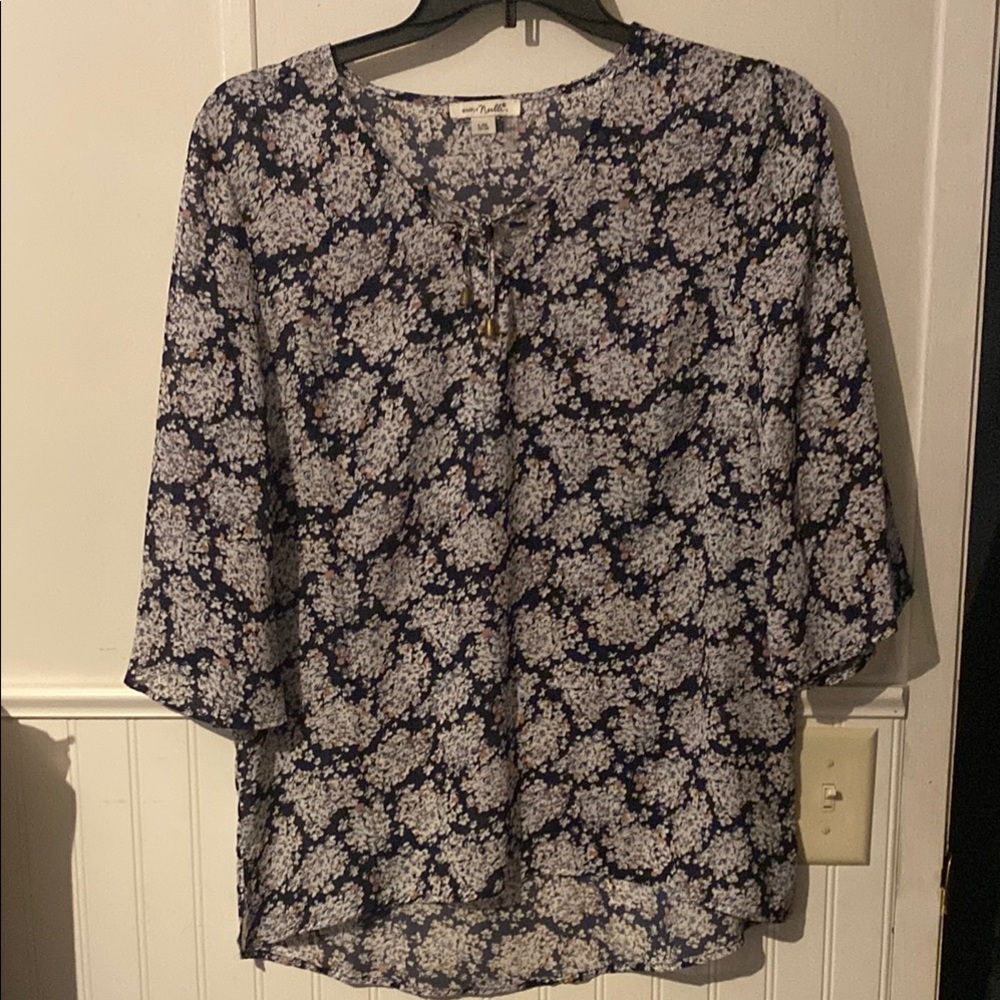 Simply Noelle Navy and White Floral Blouse